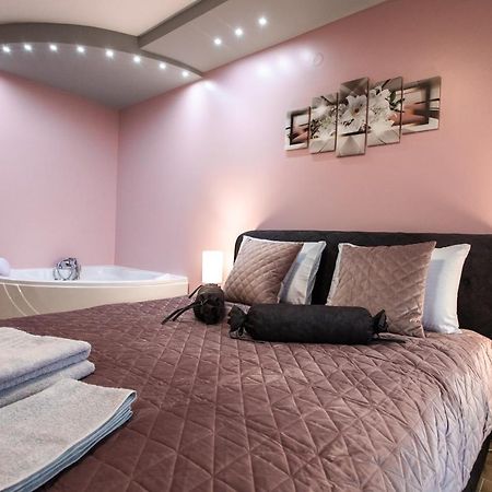 Room Jacuzzi “Athena” سوبوتيتْسا المظهر الخارجي الصورة